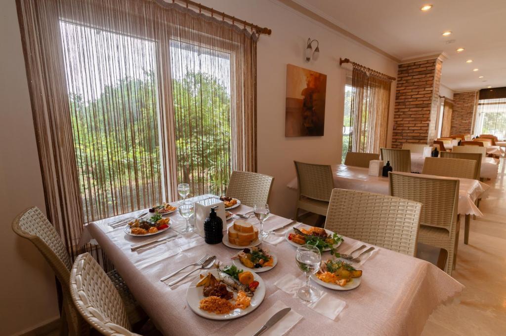 Grand Hotel Derin — 8