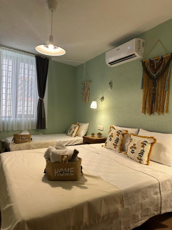 Hanole Macaron Guest House — 2
