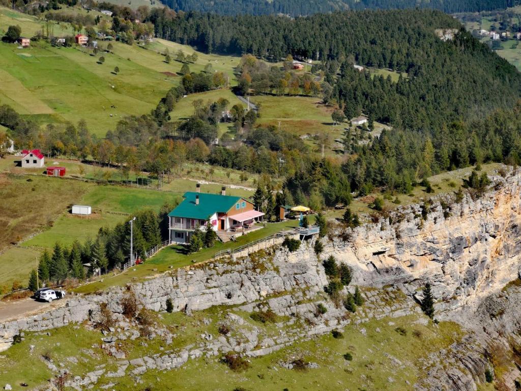 Kayaüstü Dağevi — 8