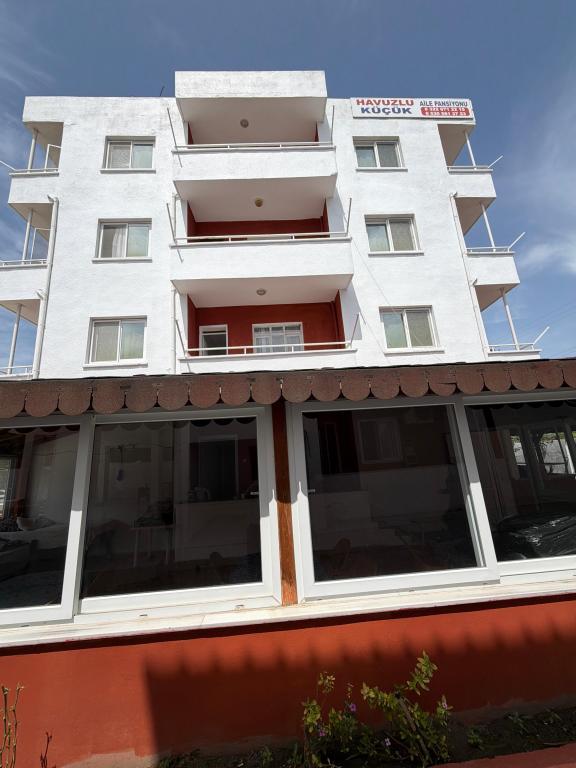 Küçük Aile Pansiyonu — 5