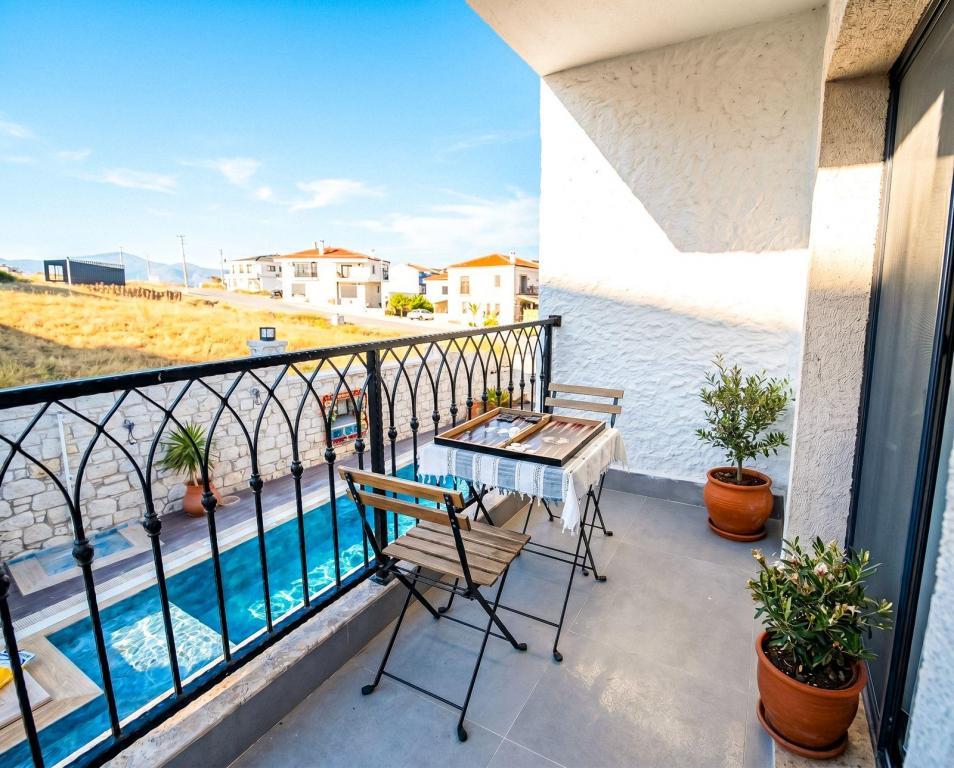 Kiva Alaçatı Hotel By Amarillo +12 — 8