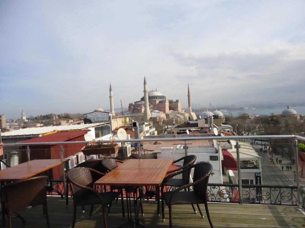 Lapis Inn Hotel (Ex Ambassador) — 1