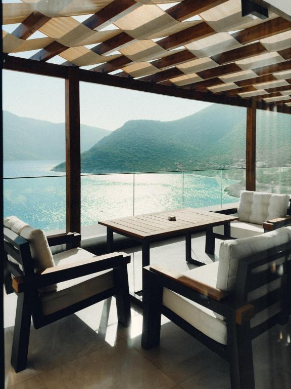 Lures Hotel & Beach Club — 2