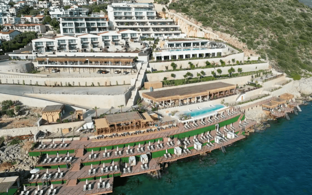 Lures Hotel & Beach Club — 1