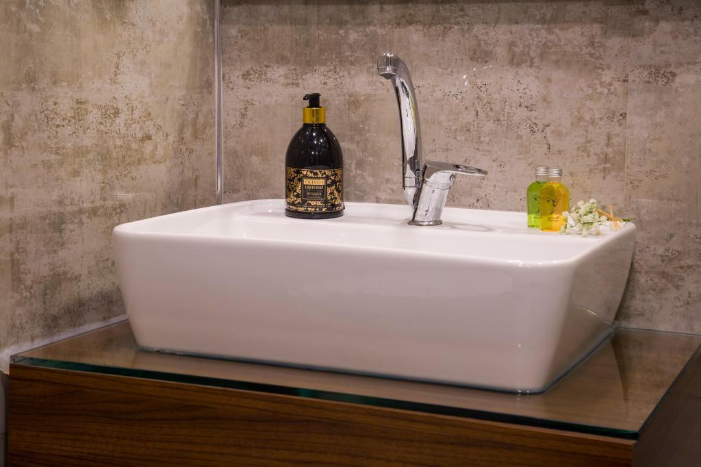 Maxuite Hotel In Home — 6