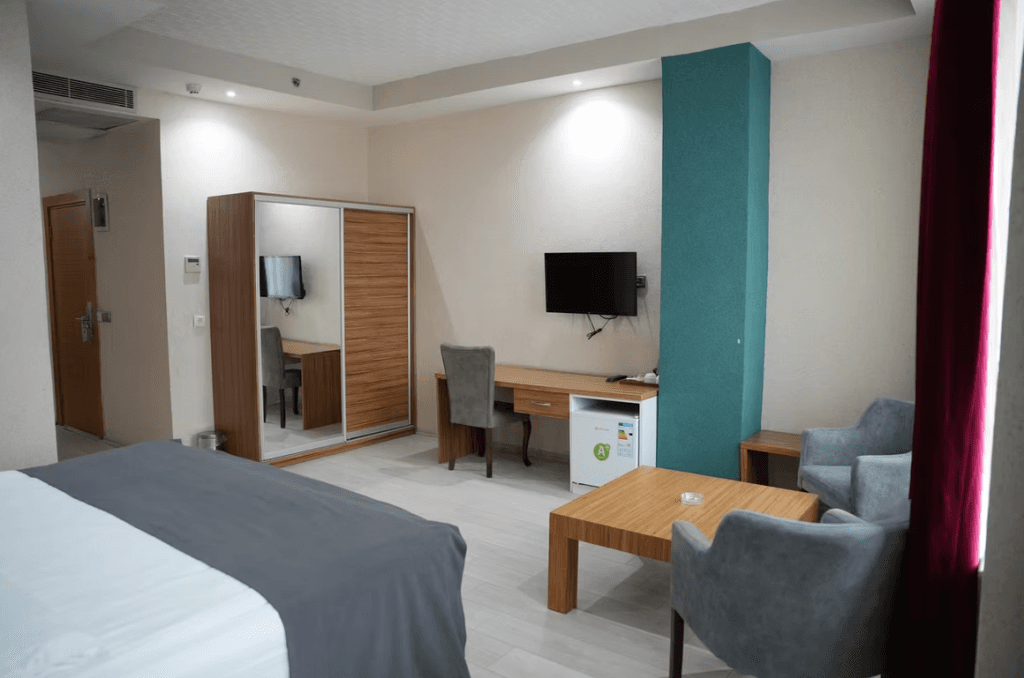 Mira Blue Hotel — 10