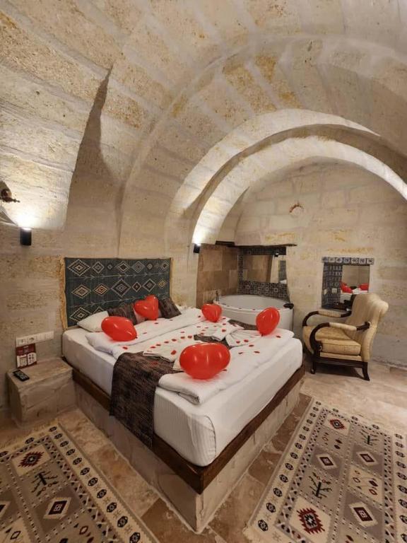 Mmf Cave House — 3