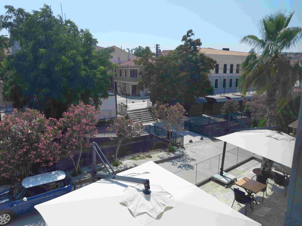 Nilus Urla — 4
