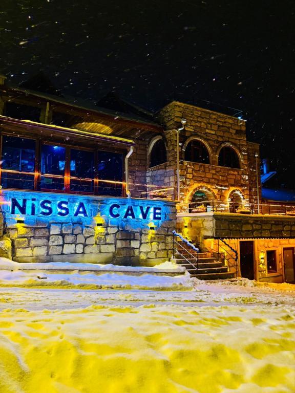 Nissa Cave — 9
