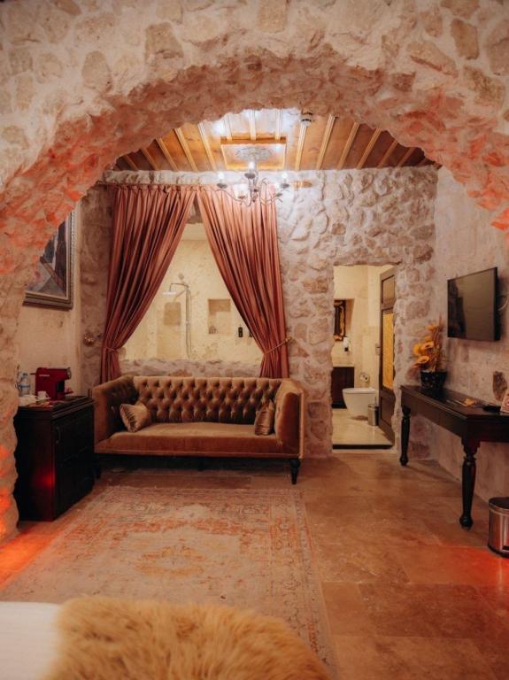Pegasos Cave Suite — 4