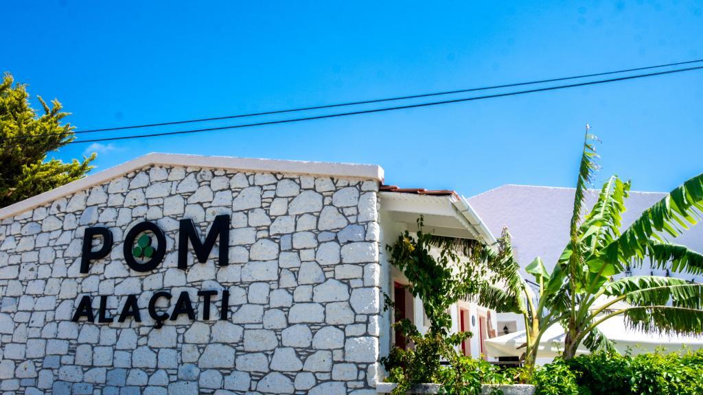 Pom Alaçatı Otel — 1