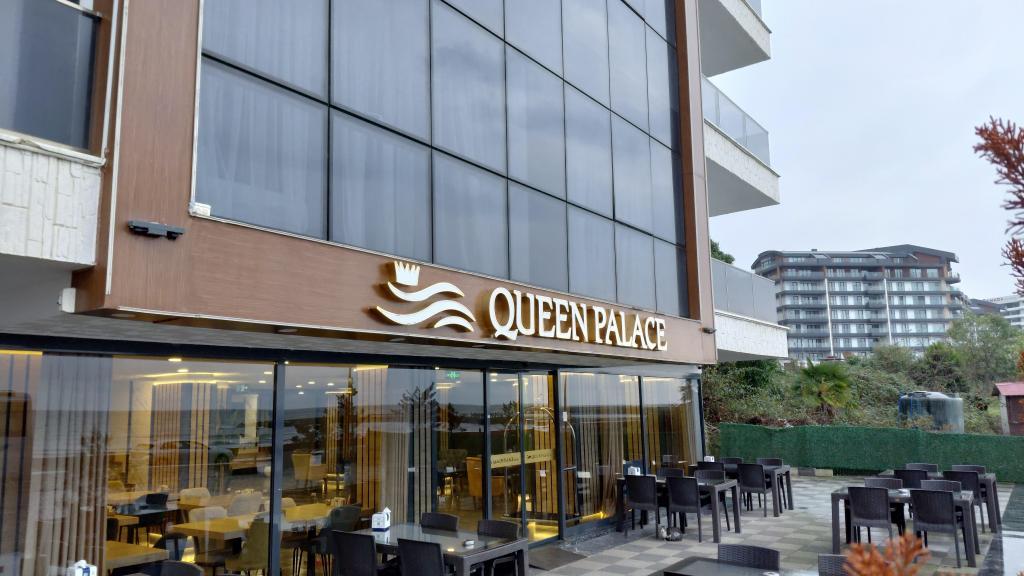 Queen Palace Hotel — 1