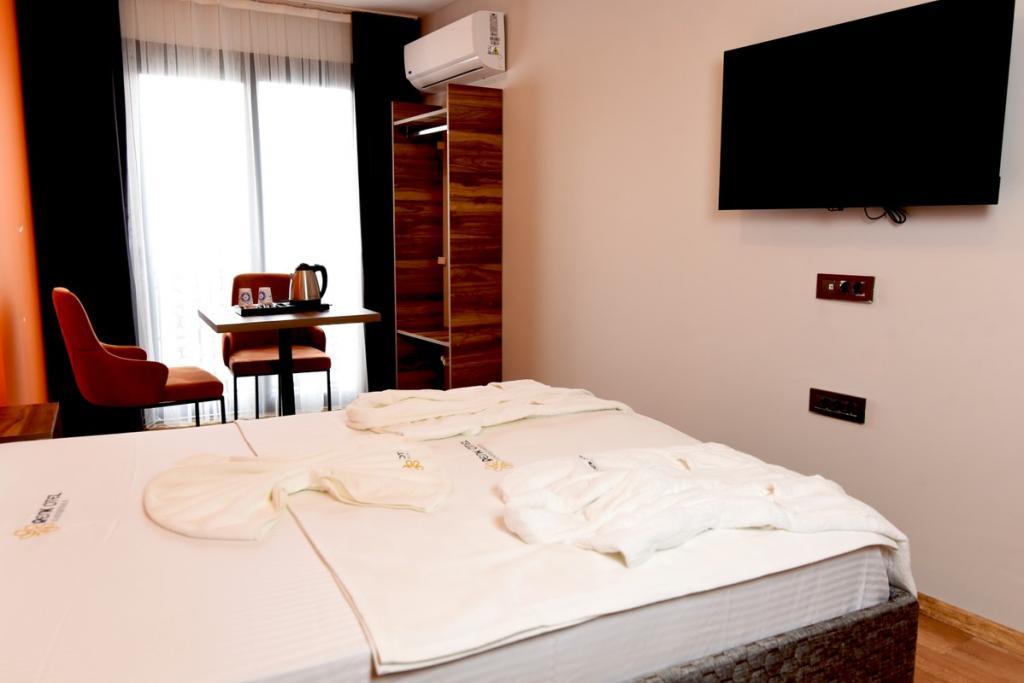 Renk Otel Karşıyaka — 1
