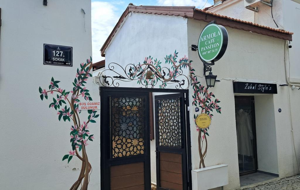 Sığacık Armola Pansiyon Cafe — 1