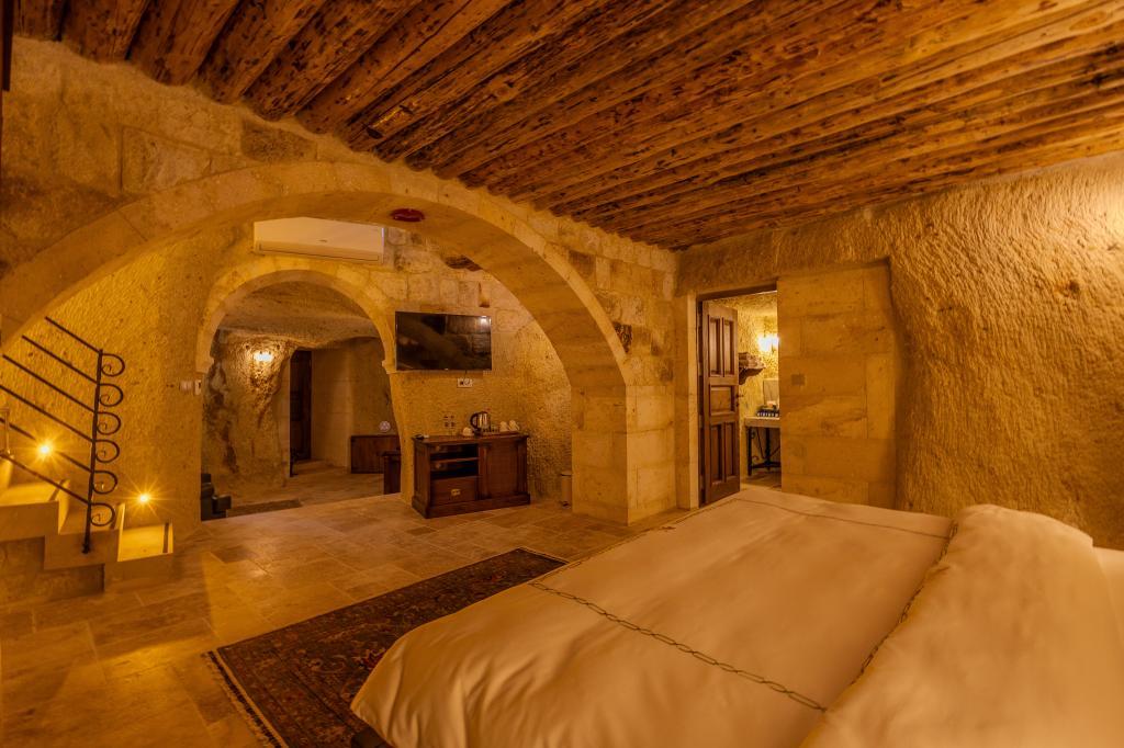 Seraphim Cave Suites & Spa — 3
