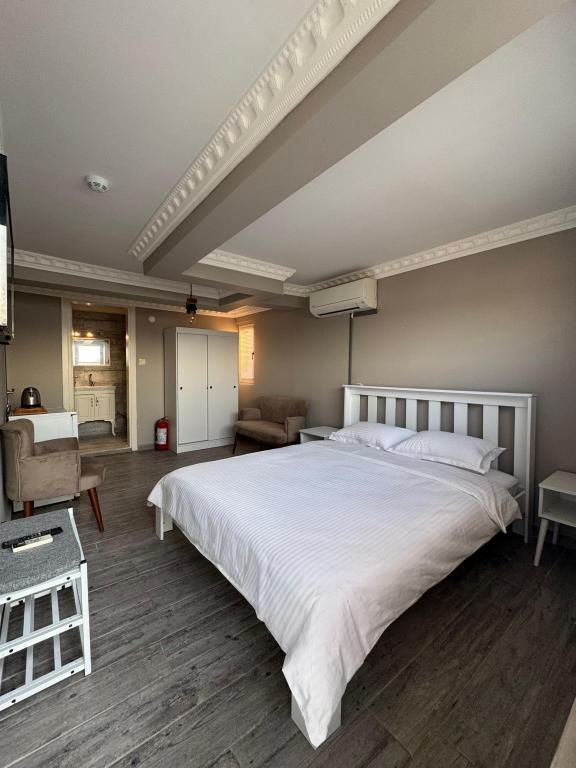 Silenos Boutique Hotel — 7