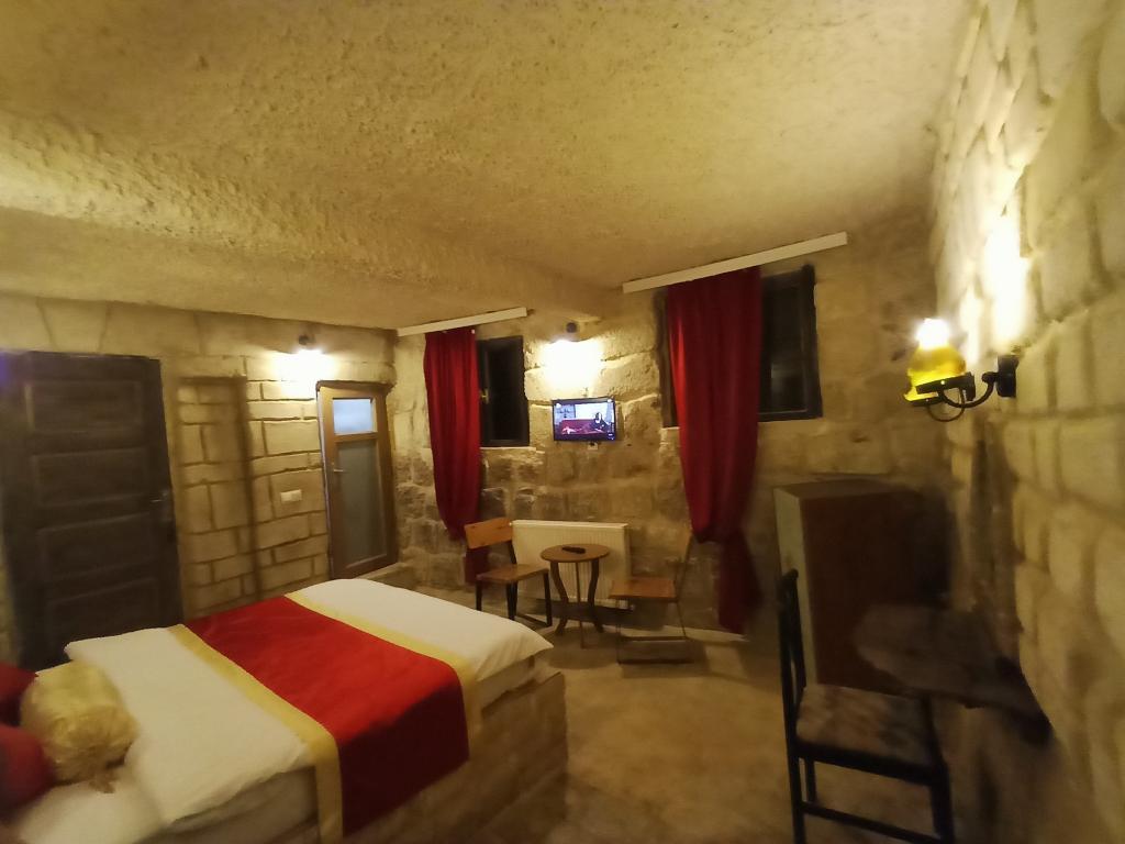 Stone Age Hotel — 4