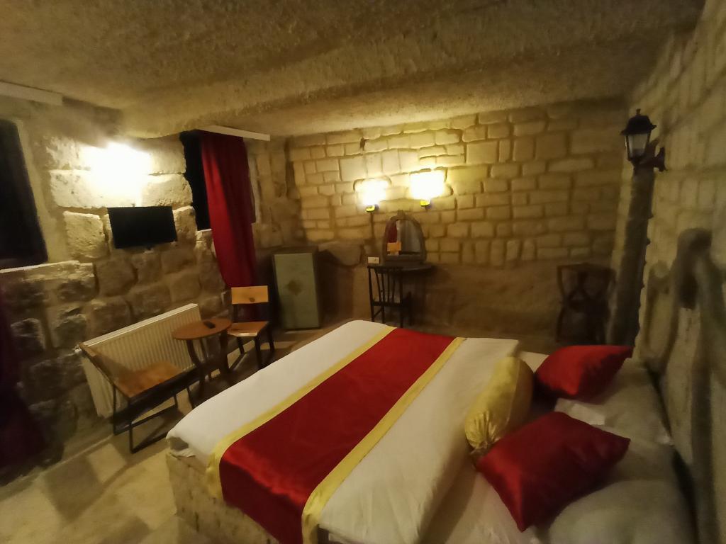 Stone Age Hotel — 7