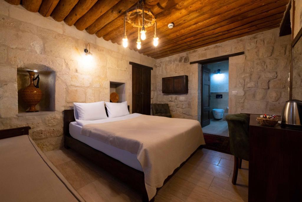 Tafana Cave Stone Lodge — 5