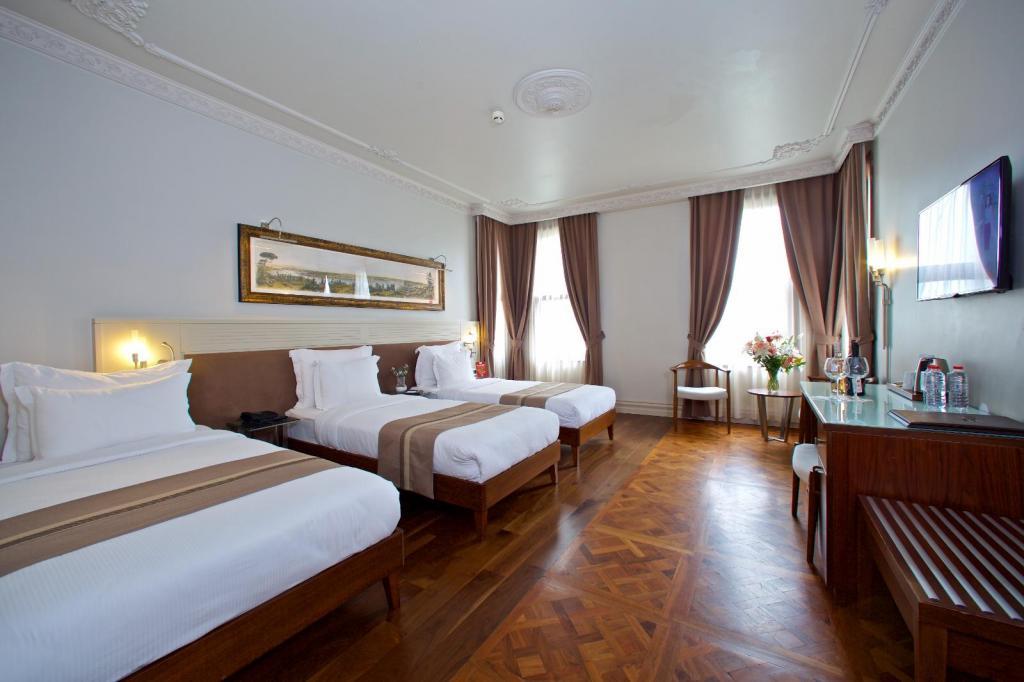 Taxim Lounge Hotel S Class — 2