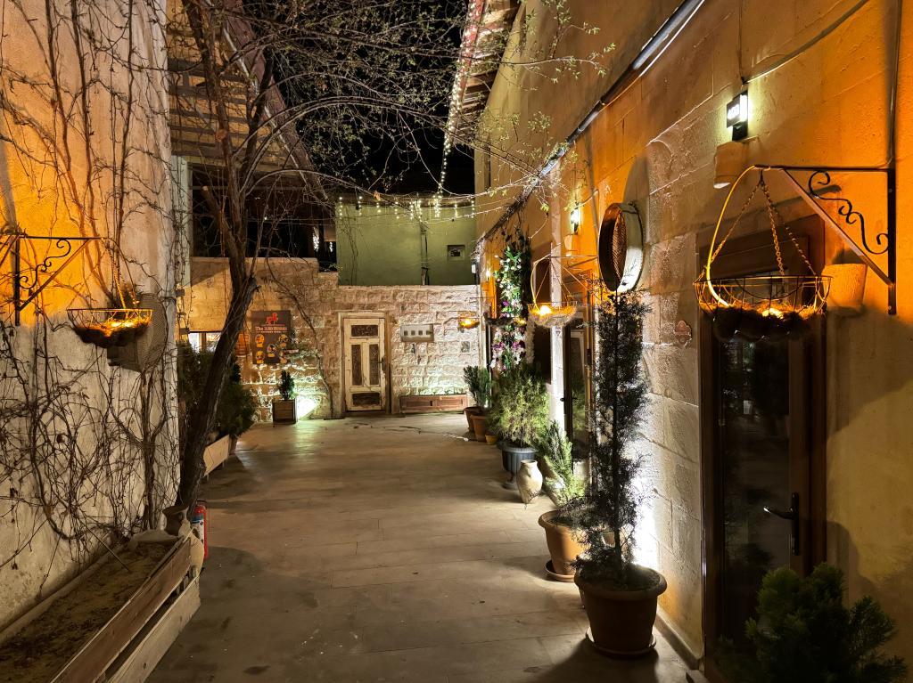 The Red Horse Hotel — 9