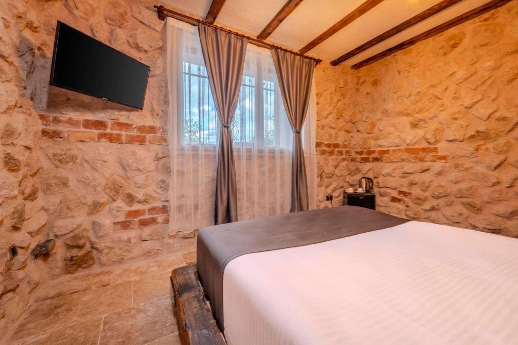 Tuna Guest House — 2