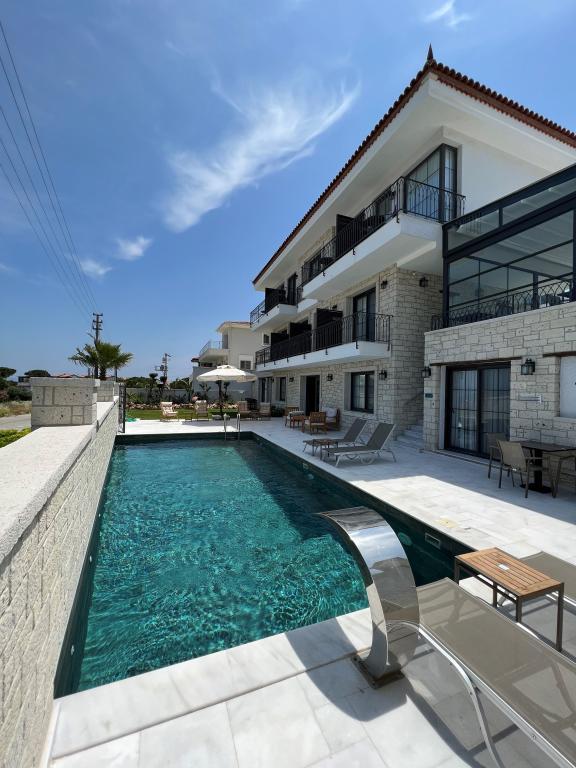 Vahide Dalyan +12 Adult — 1