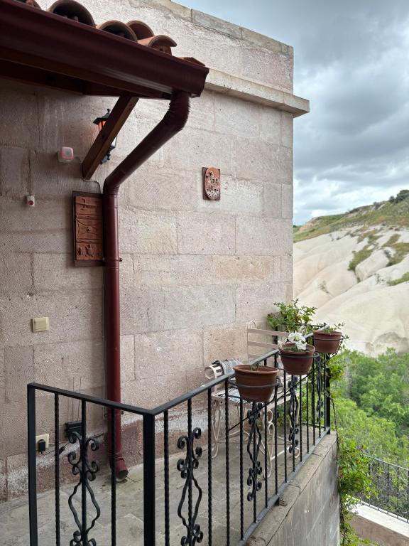 Valley Inn Cave Hotel — 9
