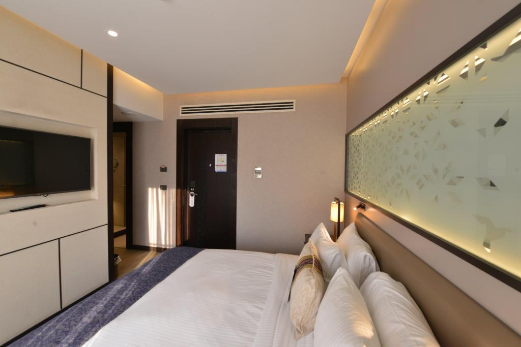 Waxwing Hotel — 10