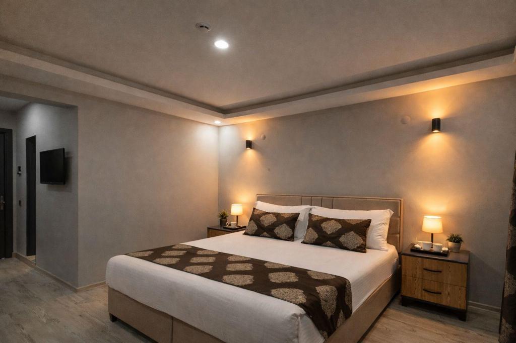 Whitestone Hotel — 3