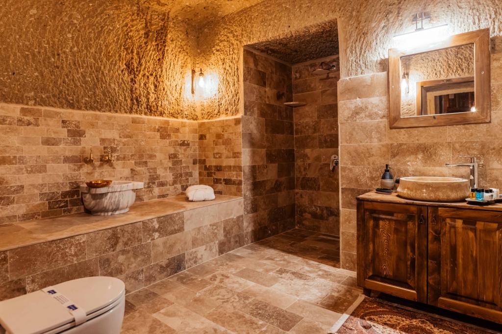 Bayar Cave Suites — 4