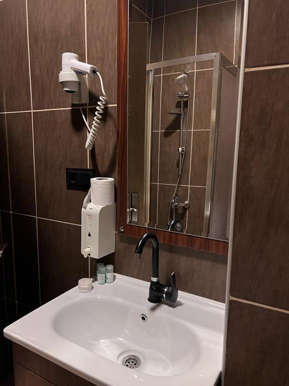 Grand 53 Hotel — 8