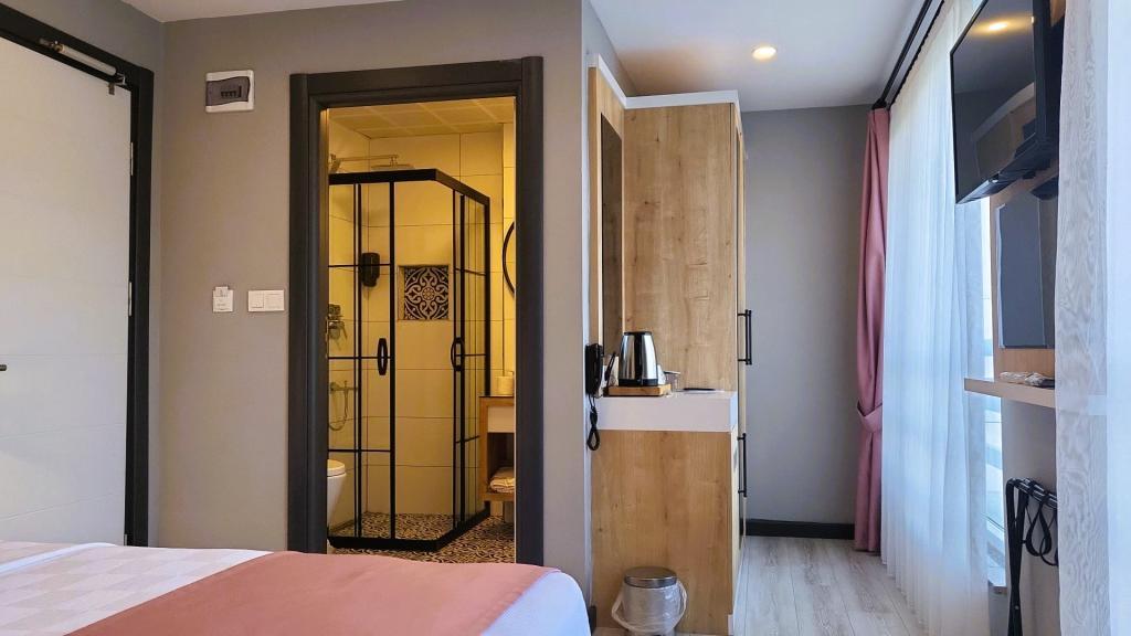 Lopera Deluxe Hotel — 7
