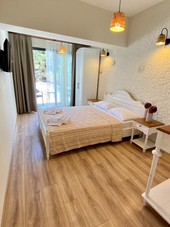Serez Alaçatı by La Mira — 2