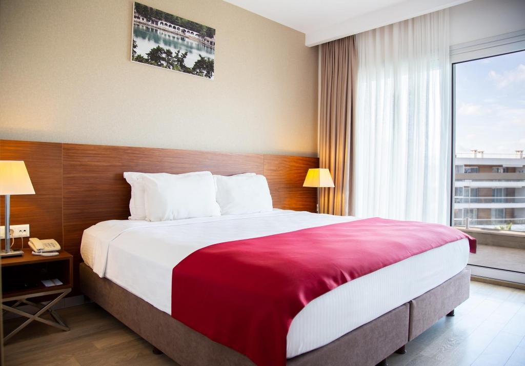 La Quinta By Wyndham Çeşme — 2