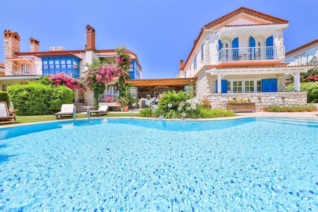 Cumbalı Konak Alaçatı (+12) — 1