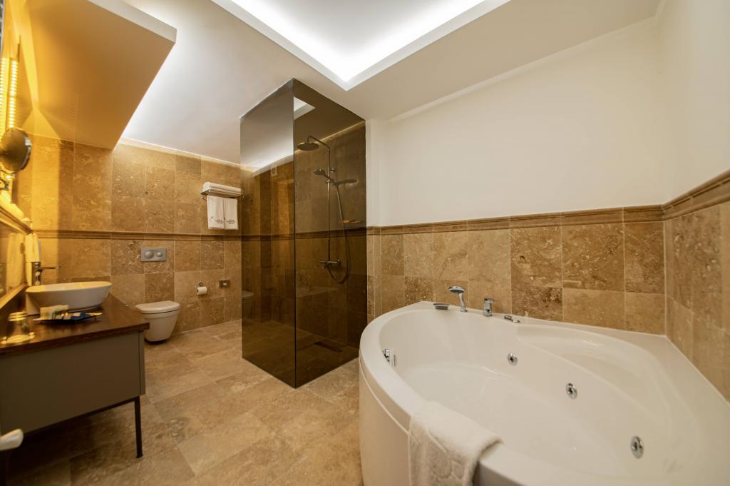 Four Mansions Hotel — 10