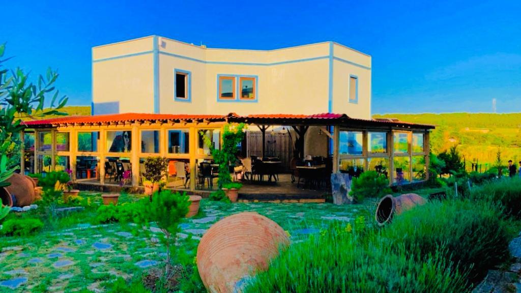 Sukha Inn Hotel & Beach — 2