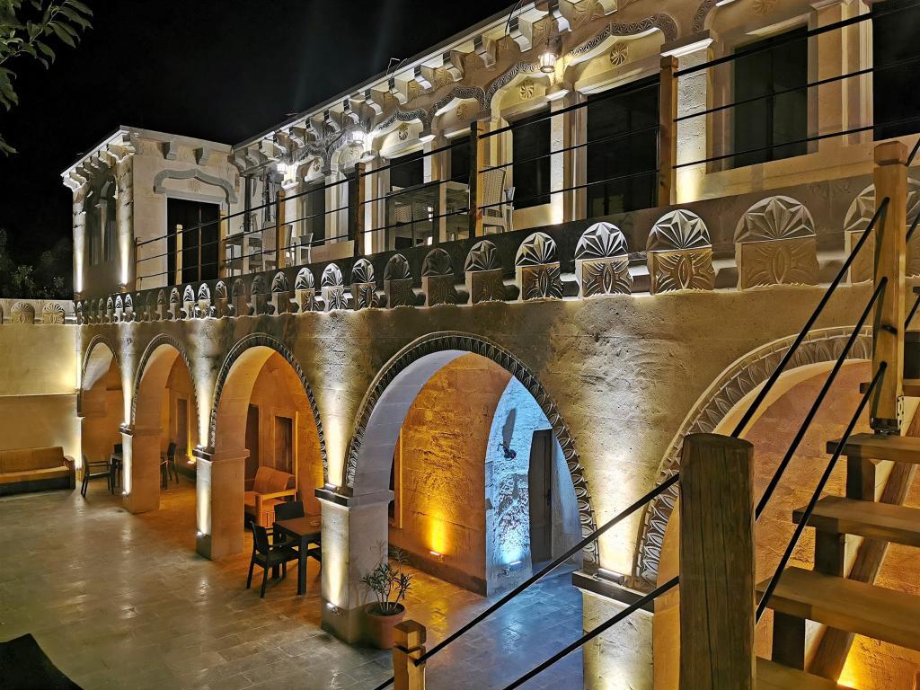 Falcon Cave Suites — 1