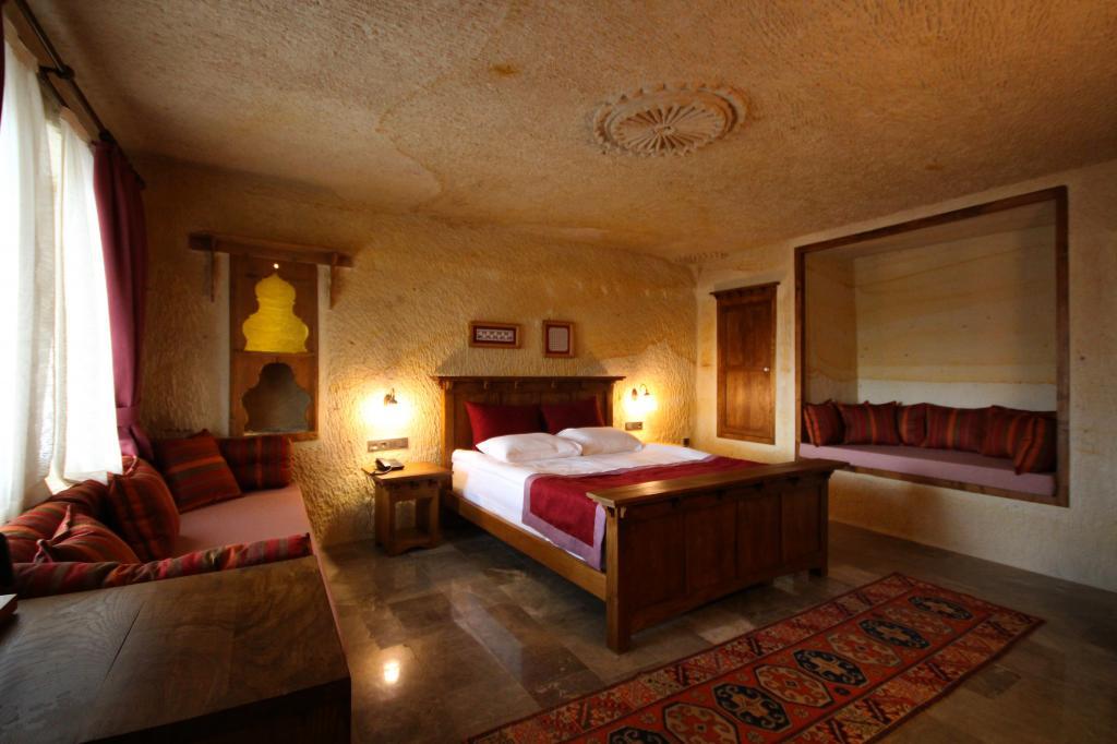 1811 Cave Hotel — 2