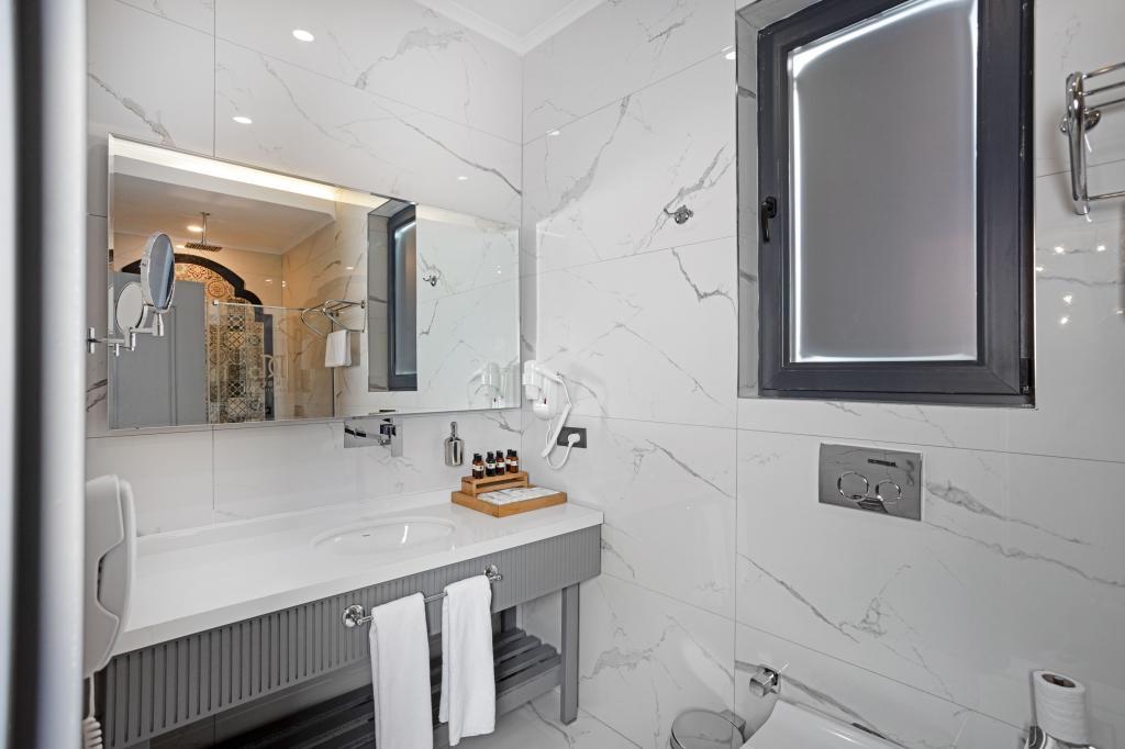 Derin Deniz Boutique Hotel Restaurant — 9