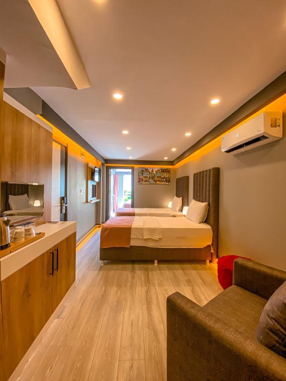 Lopera Deluxe Hotel — 2