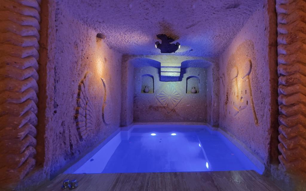 Bayar Cave Suites — 3
