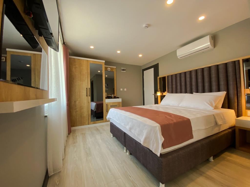 Lopera Deluxe Hotel — 8