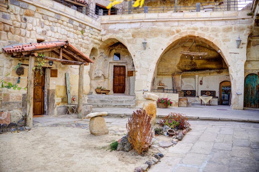 Gibos Cave Hotel — 1