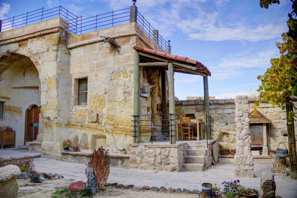 Gibos Cave Hotel — 2