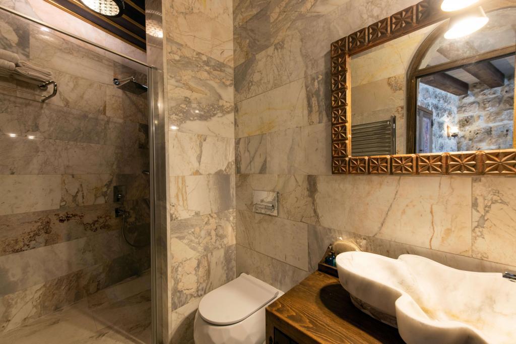 Foremanson Cave Hotel — 8