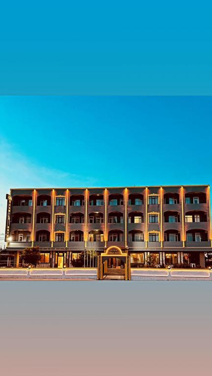 Azra Family Hotel — 1
