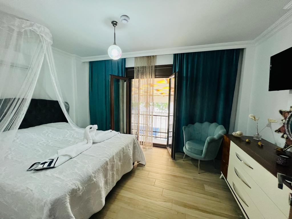 Ellawillasuit House — 10