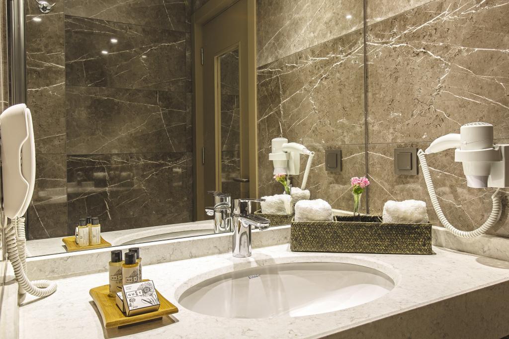 Redmont Hotel — 7
